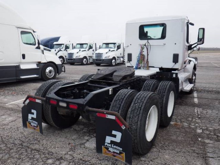 2019-peterbilt-579-image-7