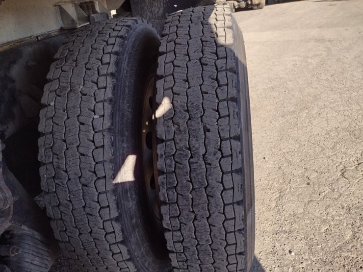 peterbilt-567-image-32