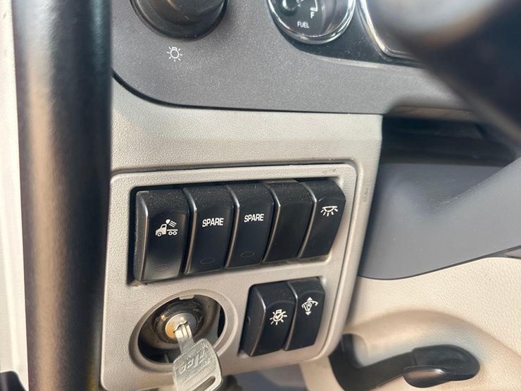 2016-peterbilt-579-image-26