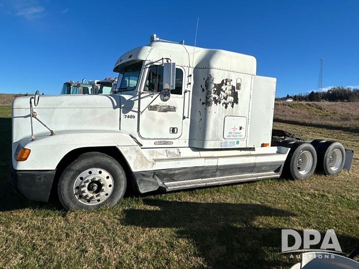 1996-freightliner-fld120-image-5