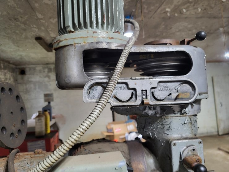 bridgeport-mill-w/phase-convertor-and-tools-image-7