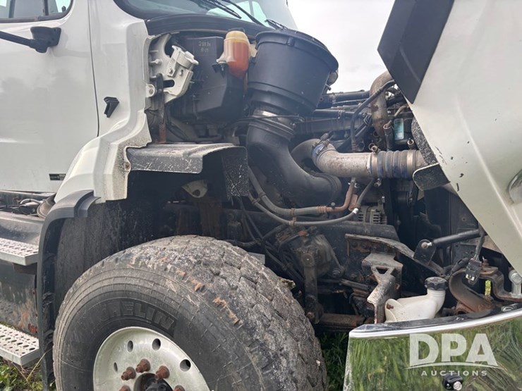 freightliner-114sd-image-28