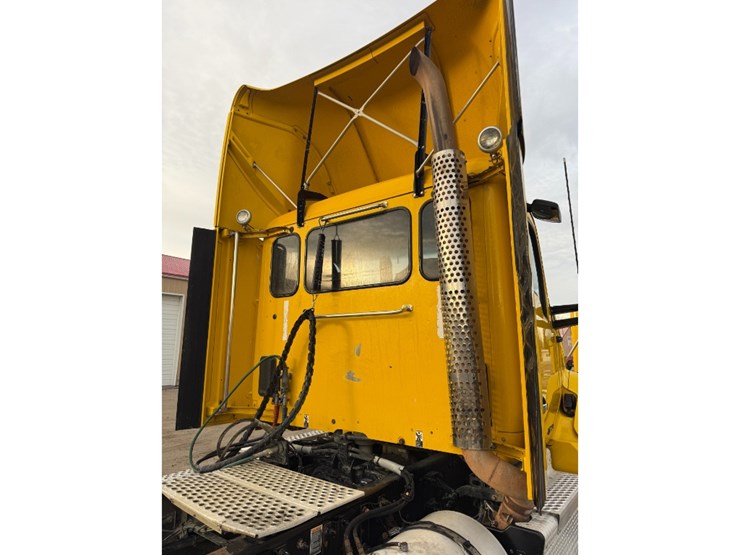 2019-kenworth-t880-image-16
