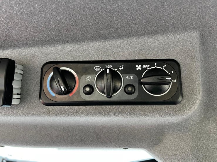 2015-kubota-m8560-image-35