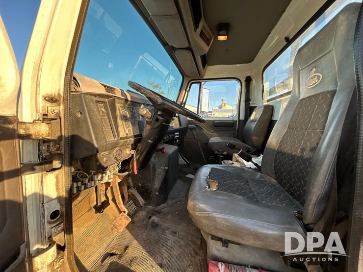 international-4700-image-33