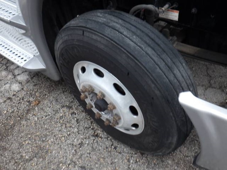 2019-freightliner-cascadia-125-image-35