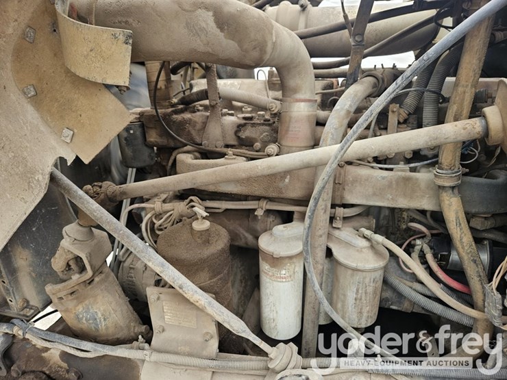 1994-mack-rd690s-image-17