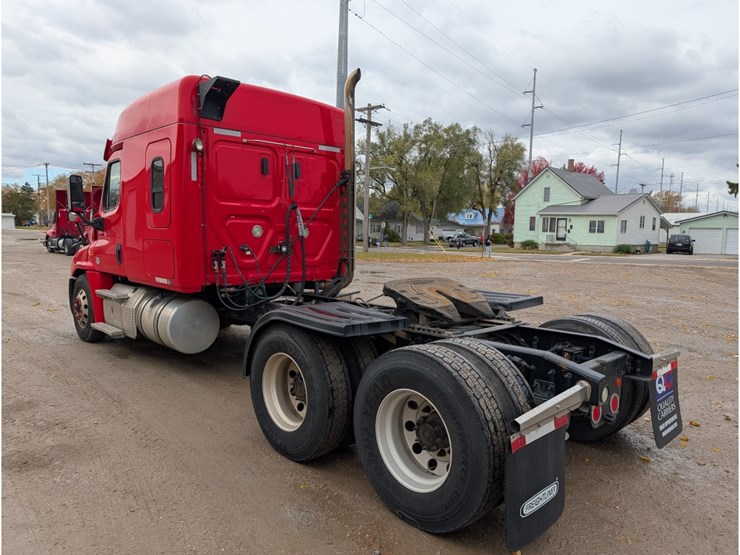 2019-freightliner-cascadia-125-image-10