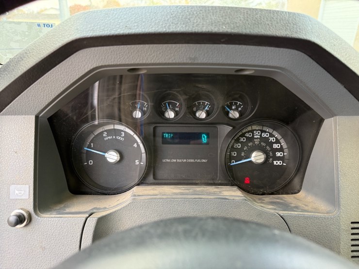 2013-ford-f750-image-23