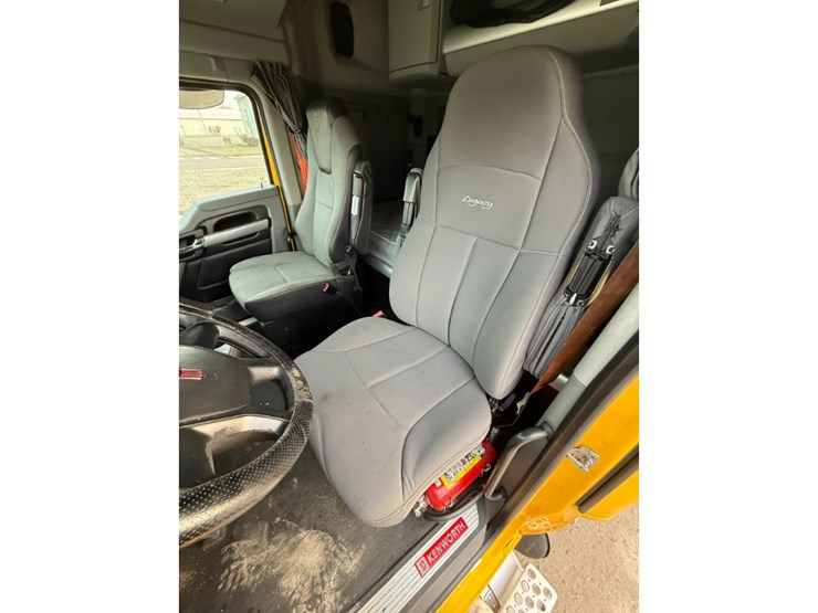 2020-kenworth-t680-image-21