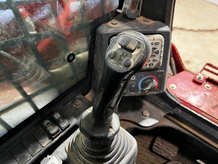 2022-takeuchi-tl8r2-image-28