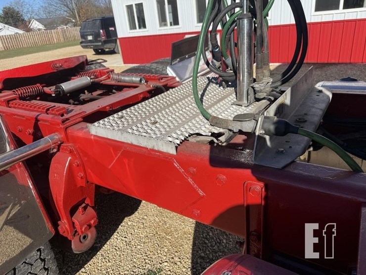 1985-peterbilt-362-image-13