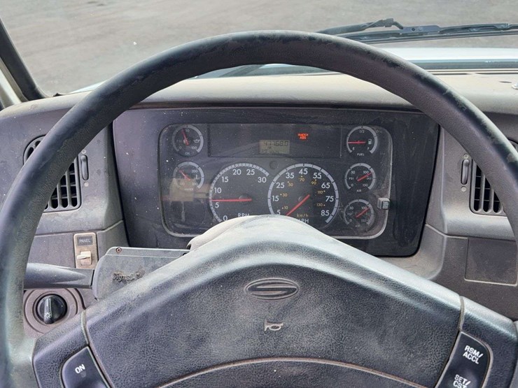 2005-sterling-l8500-image-28