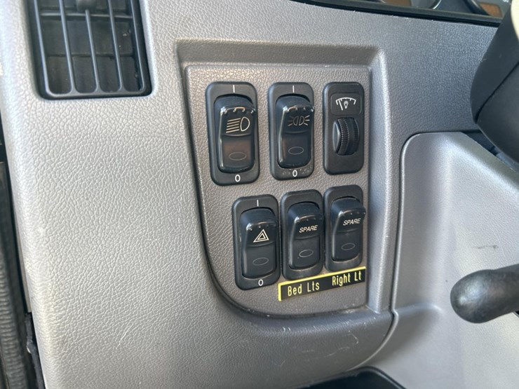 2017-peterbilt-337-image-107