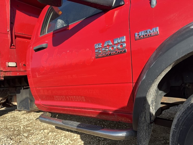 2015-dodge-ram-5500-image-12