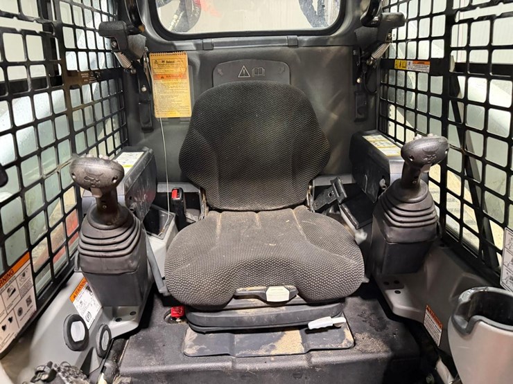 2021-bobcat-t770-image-22