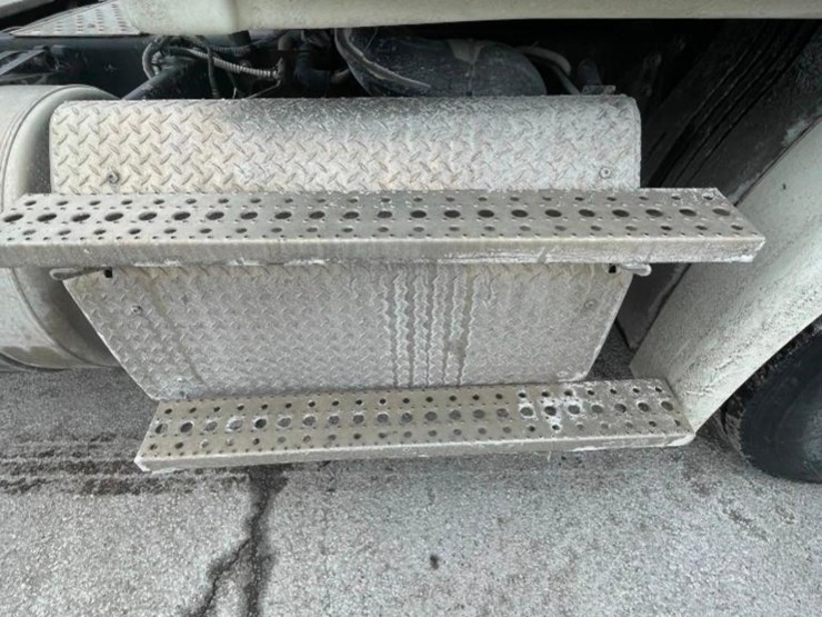 freightliner-cascadia-113-image-18