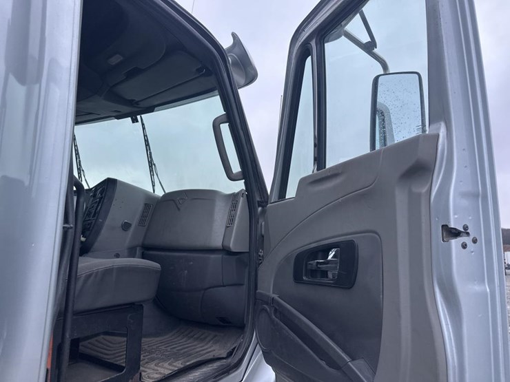 2014-international-prostar-image-21