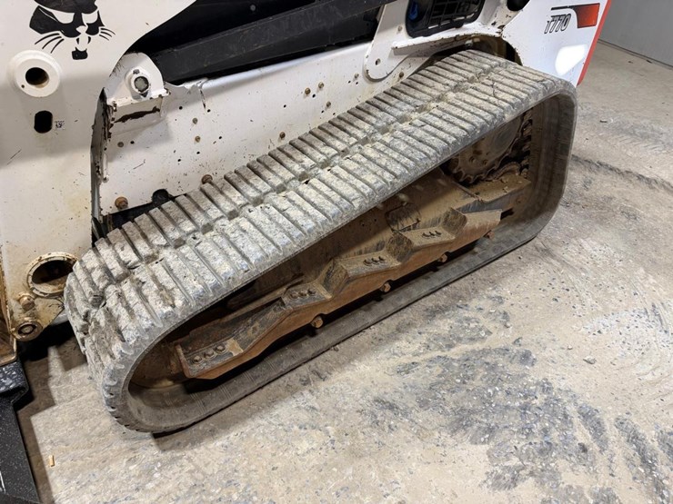 2022-bobcat-t770-image-12
