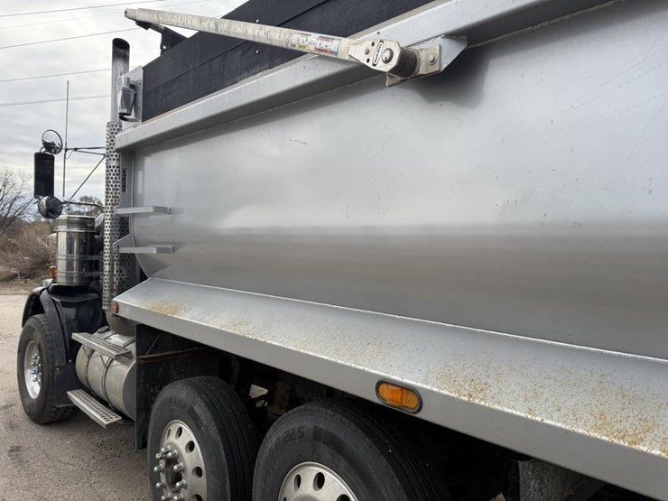 2014-kenworth-t800-image-22