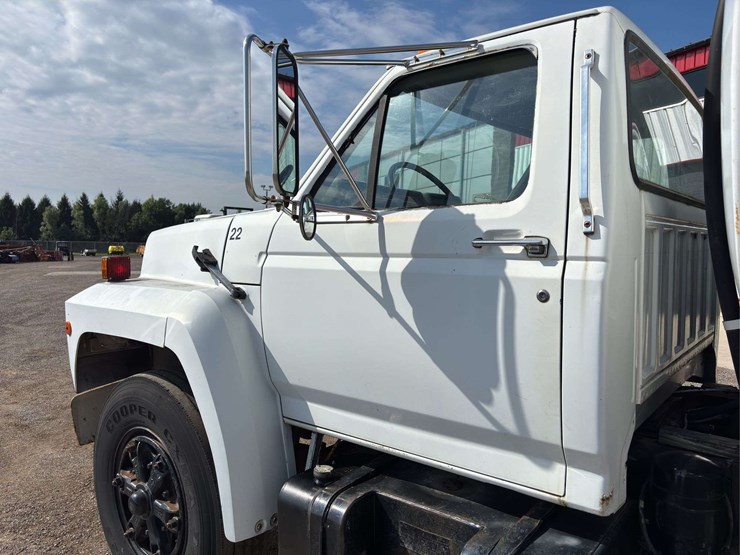 1992-ford-f700-image-23