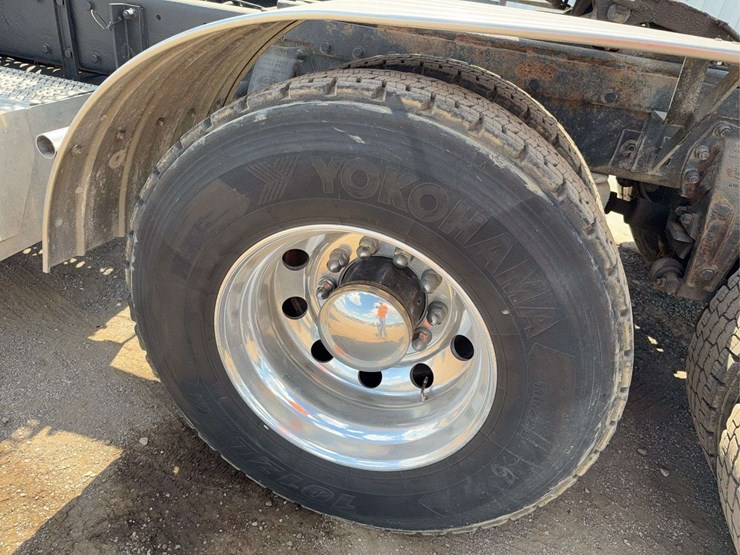 2003-peterbilt-379-image-8