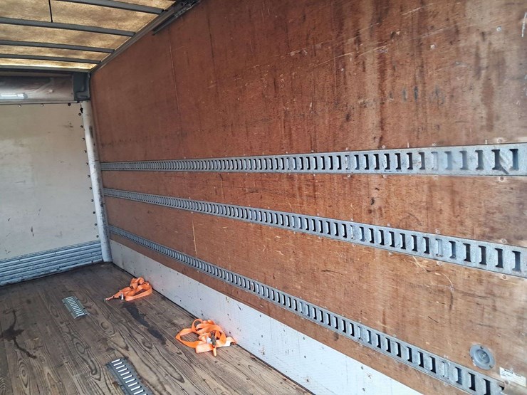 2008-isuzu-npr-image-8