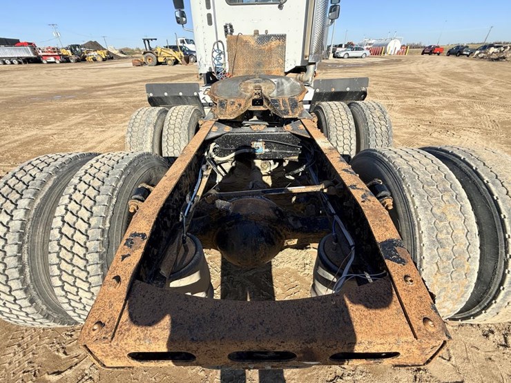 2007-freightliner-columbia-120-image-26