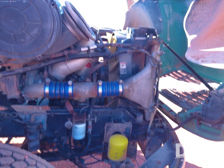 2007-freightliner-columbia-112-image-35