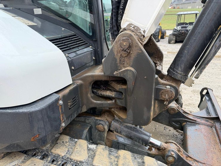 2020-bobcat-e85-image-25