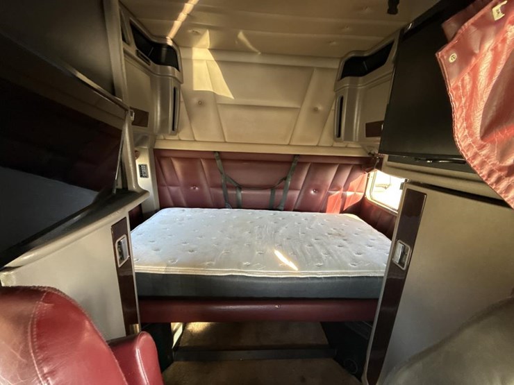 2012-peterbilt-389-image-88