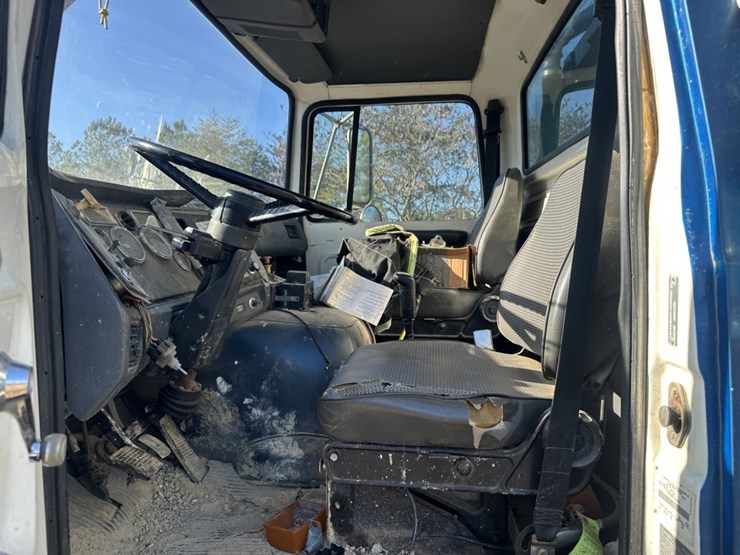 1990-ford-l9000-image-35