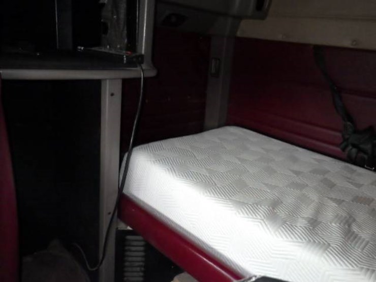 peterbilt-386-image-25