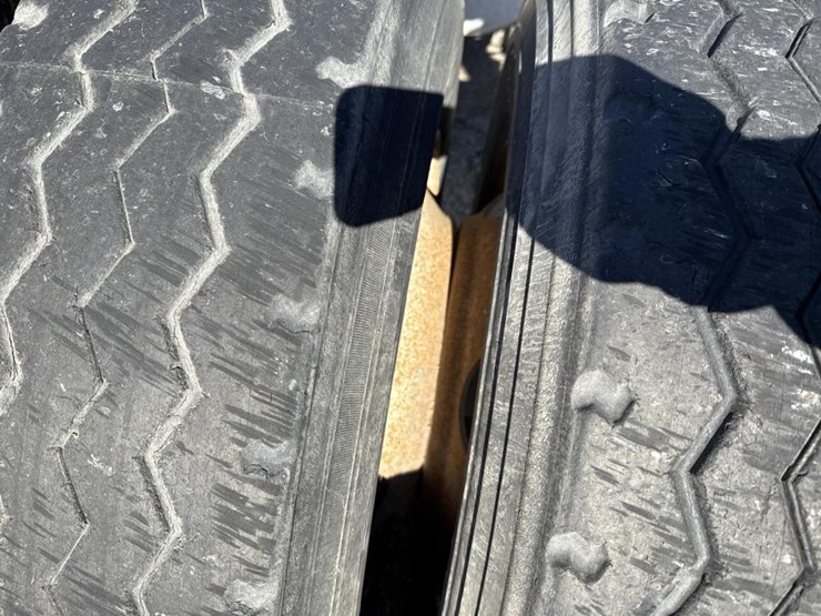 #1994-•-1999-volvo-day-cab-truck-tractor-image-71