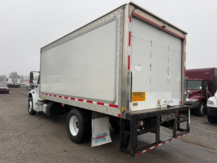 freightliner-m2-106-image-4