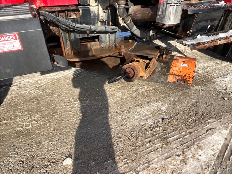 international-7400-image-9