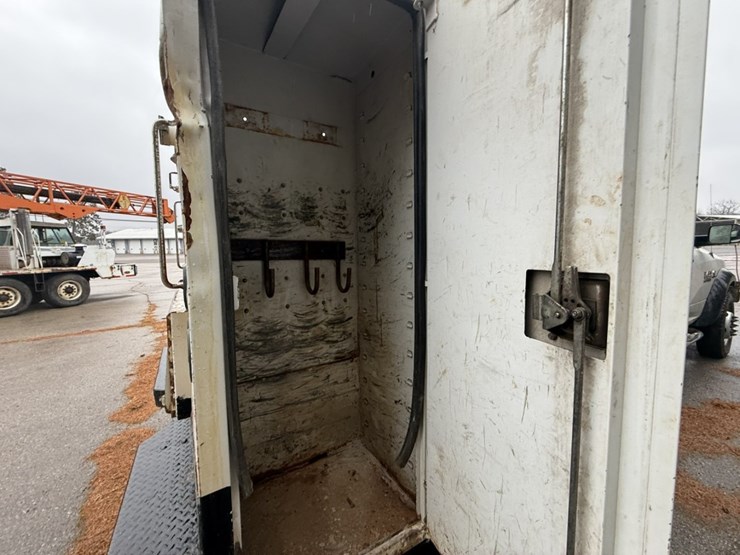 #1840-•-2013-ram-5500-4x4-service-truck-image-23