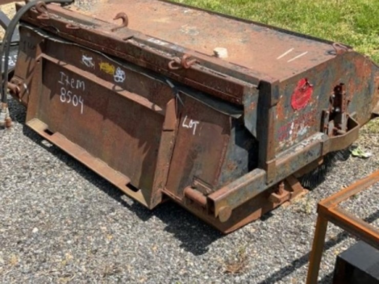 skid-steer-sweeper-6'-image-1