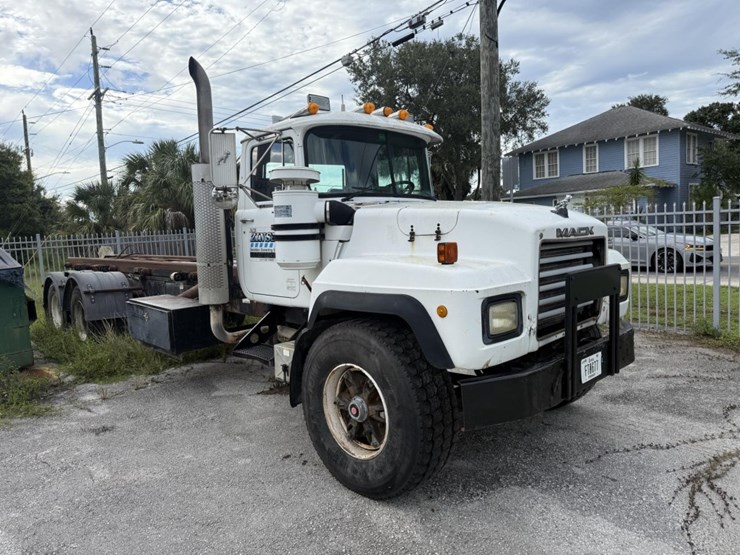 1999-mack-rd600-image-3