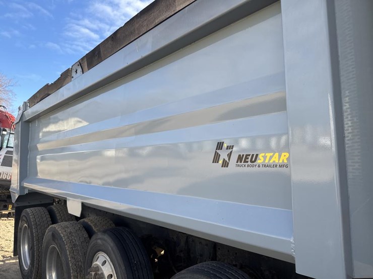 #1463-•-2007-mack-quad-axle-dump-truck-image-23