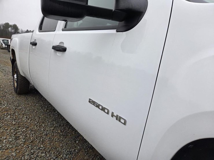 2011-gmc-2500-image-15