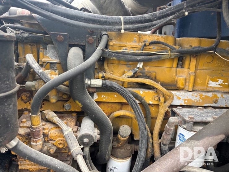 peterbilt-385-image-37