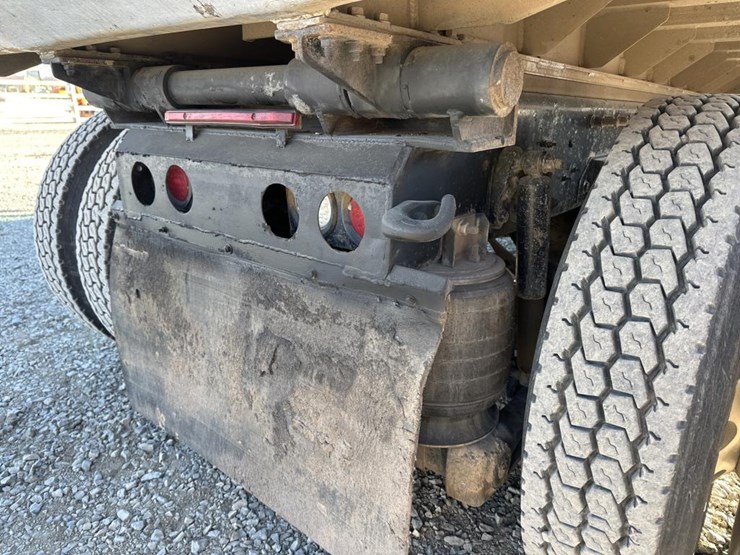 2017-international-hx615-image-34