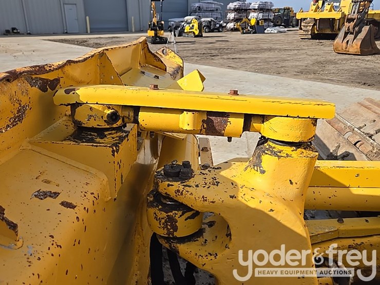 2018-komatsu-d61pxi-24-image-35