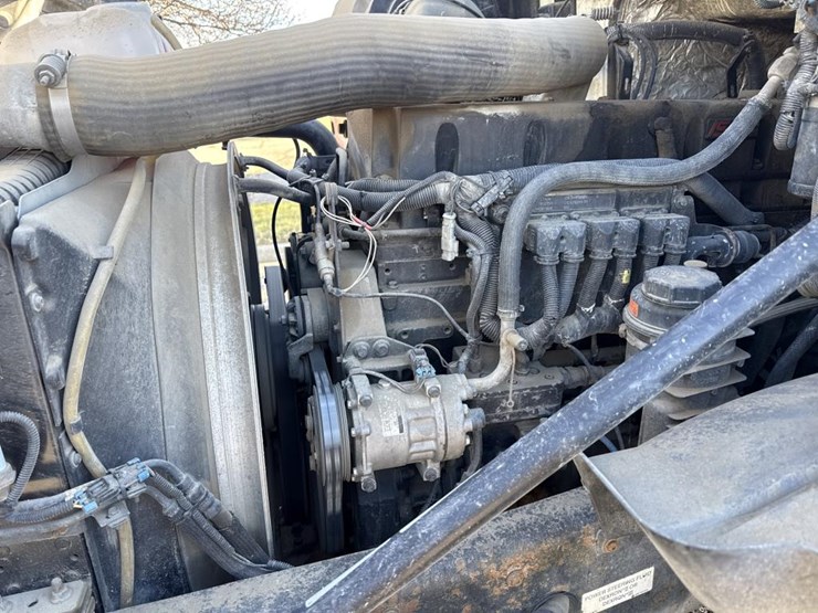 #1994-•-1999-volvo-day-cab-truck-tractor-image-14