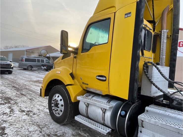 2019-kenworth-t880-image-17