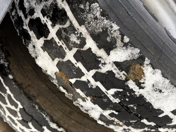 2004-peterbilt-379-image-47