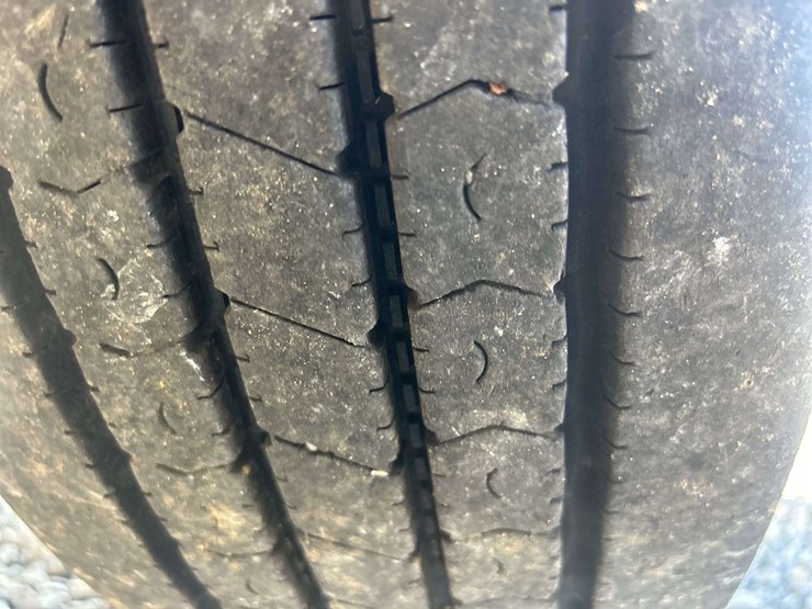 2006-freightliner-mt55-image-9