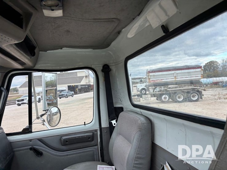 international-4900-image-64