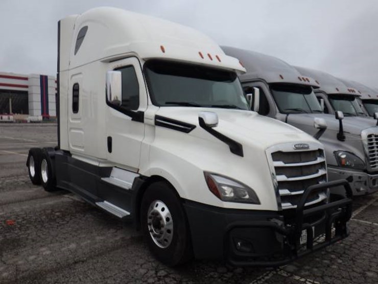 2019-freightliner-cascadia-126-image-4